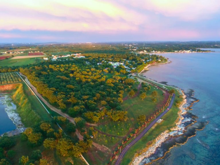 Sveti Pelegrin kraj Umaga slikan dronom iz zraka